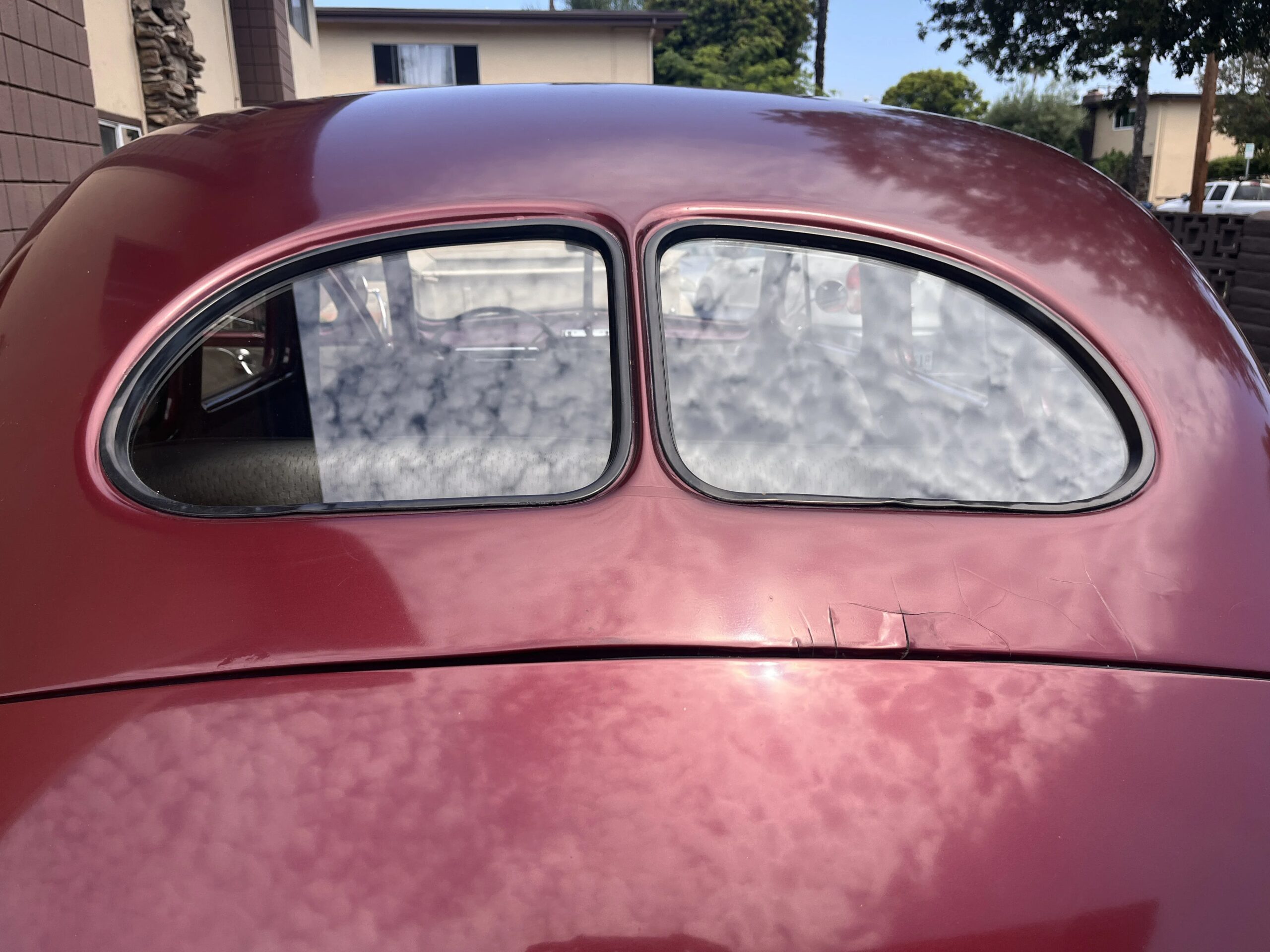 Ford-Deluxe-1940-Burgundy-Beige-7