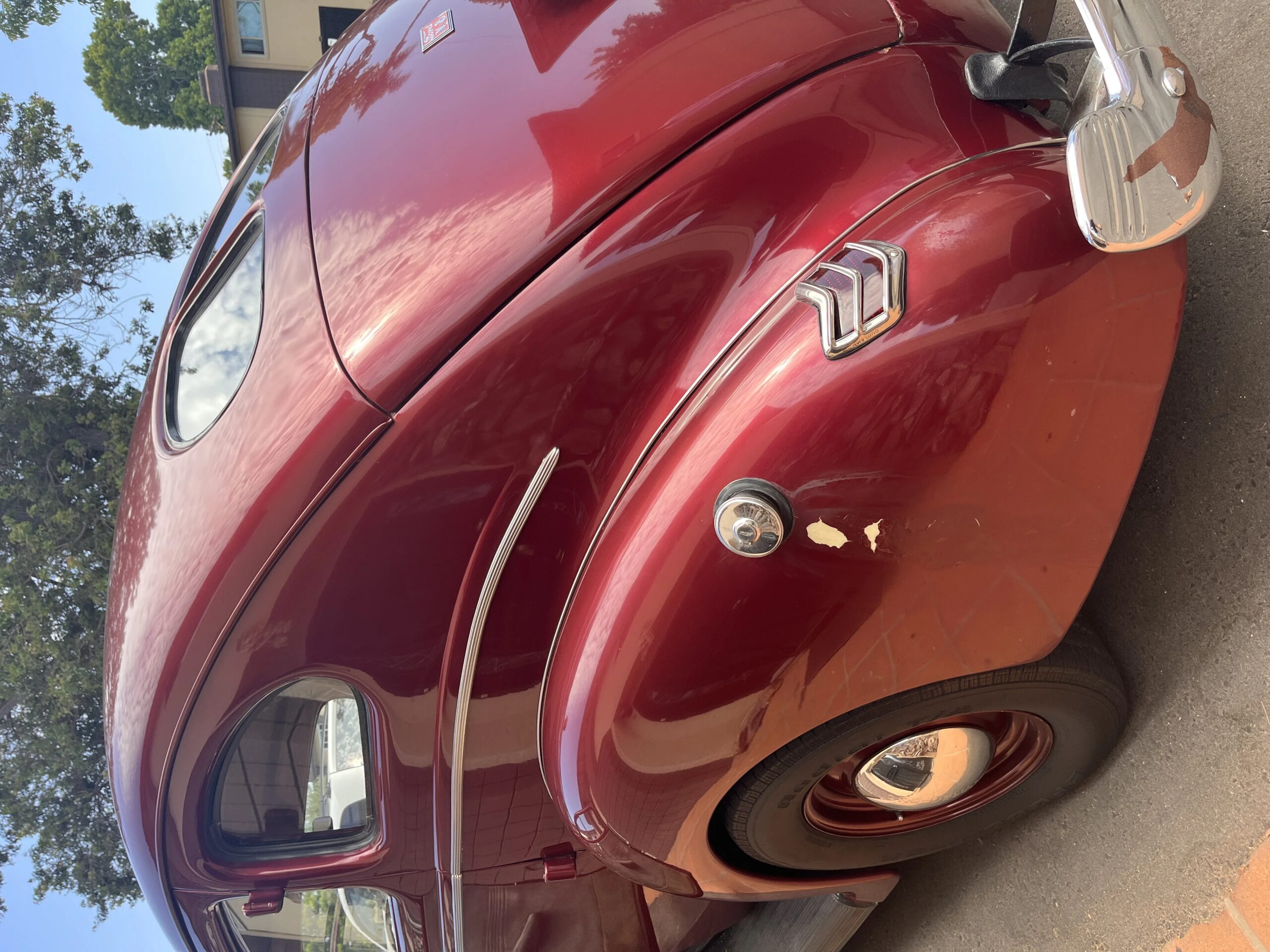 Ford-Deluxe-1940-Burgundy-Beige-8