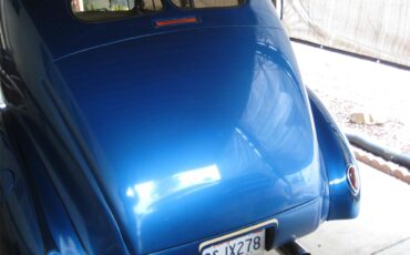 Ford-Deluxe-1940-blue-tan-2