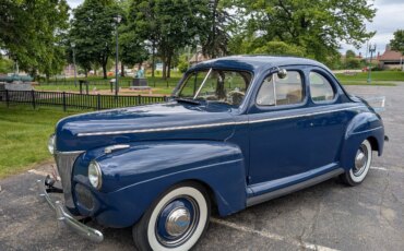 Ford-Deluxe-1941-Blue-Beige-1