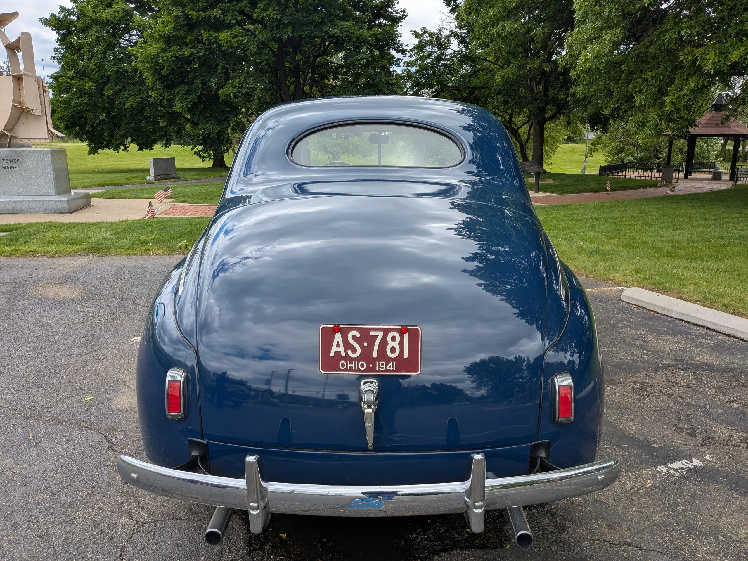 Ford-Deluxe-1941-Blue-Beige-10