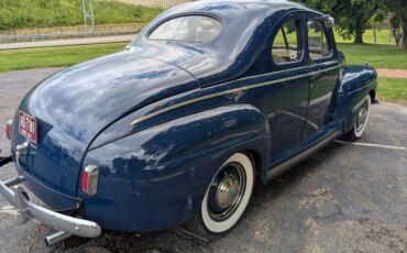Ford-Deluxe-1941-Blue-Beige-2