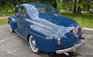Ford-Deluxe-1941-Blue-Beige-3