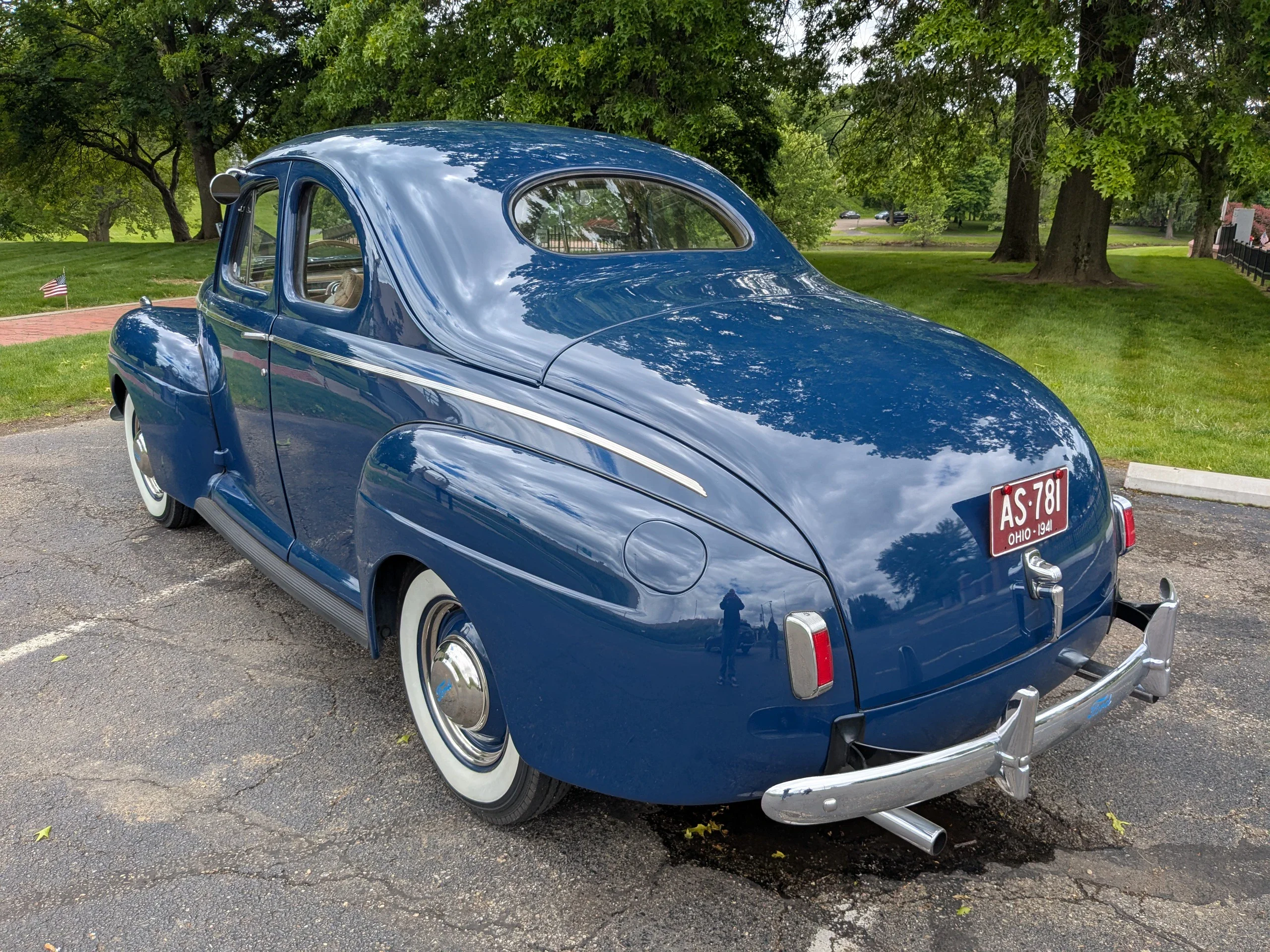 Ford-Deluxe-1941-Blue-Beige-3