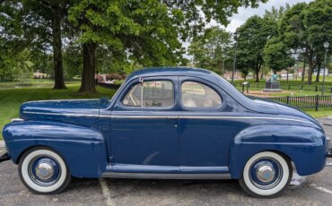 Ford-Deluxe-1941-Blue-Beige