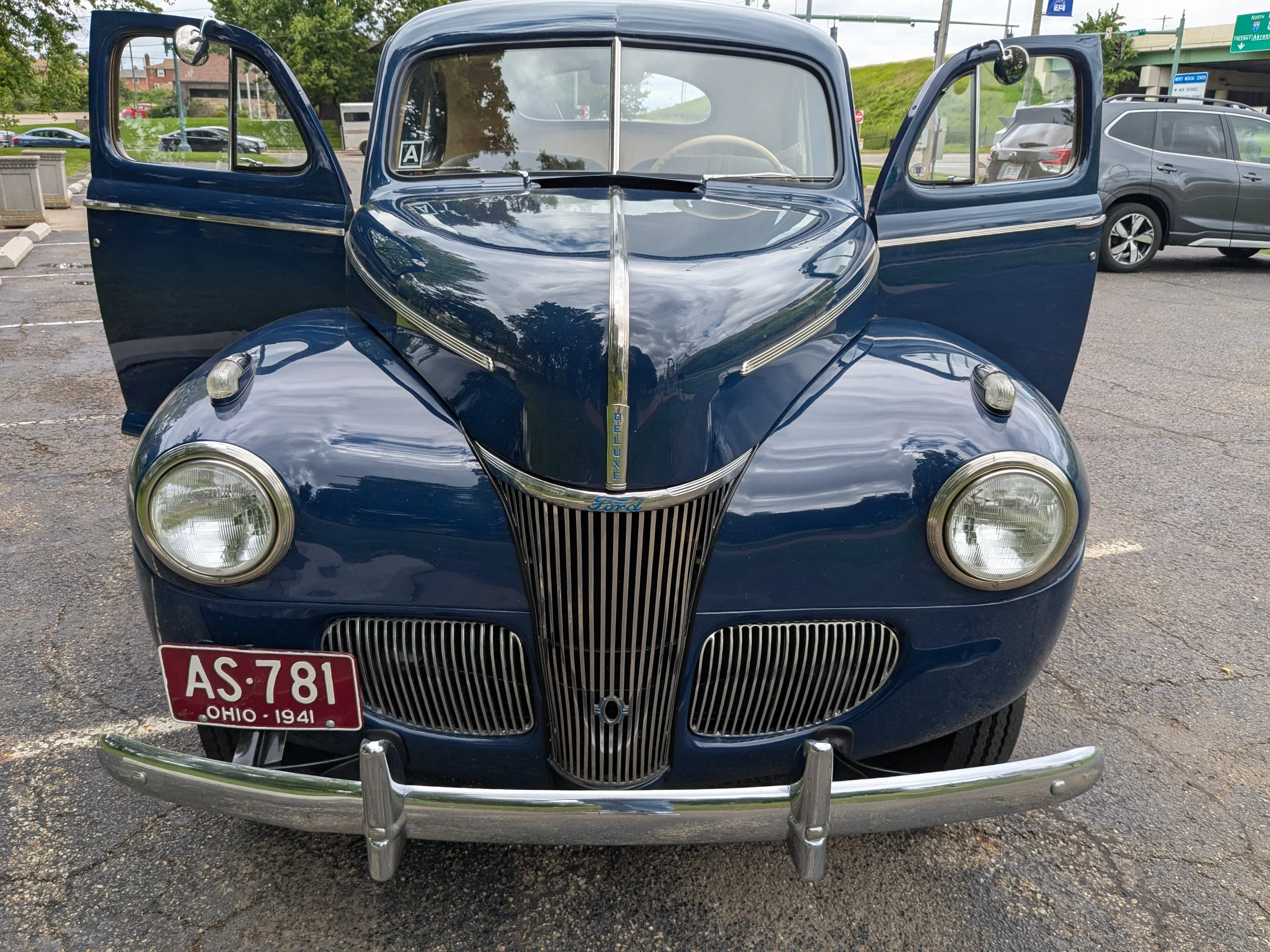 Ford-Deluxe-1941-Blue-Beige-9