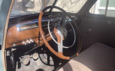 Ford-Deluxe-1941-Blue-Tan-6