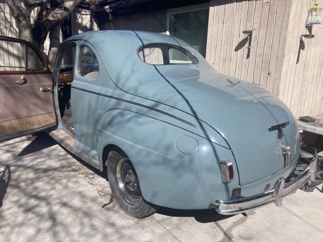 Ford-Deluxe-1941-Blue-Tan-7