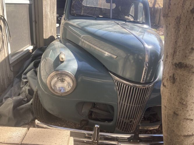Ford-Deluxe-1941-Blue-Tan-8