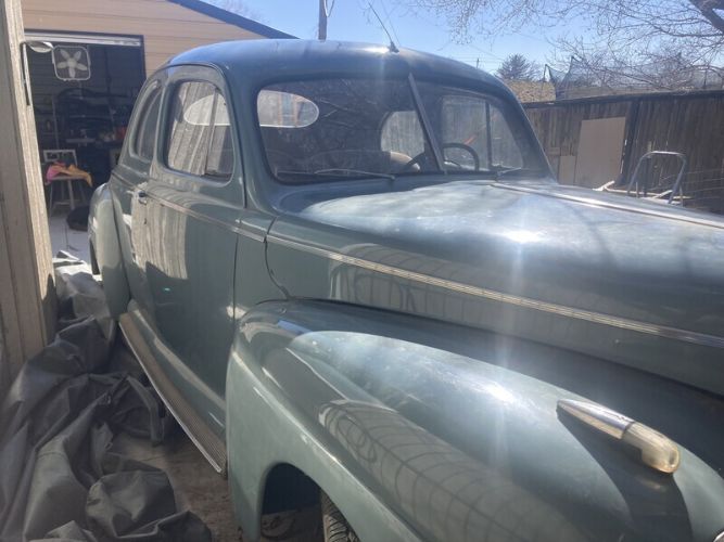 Ford-Deluxe-1941-Blue-Tan-9