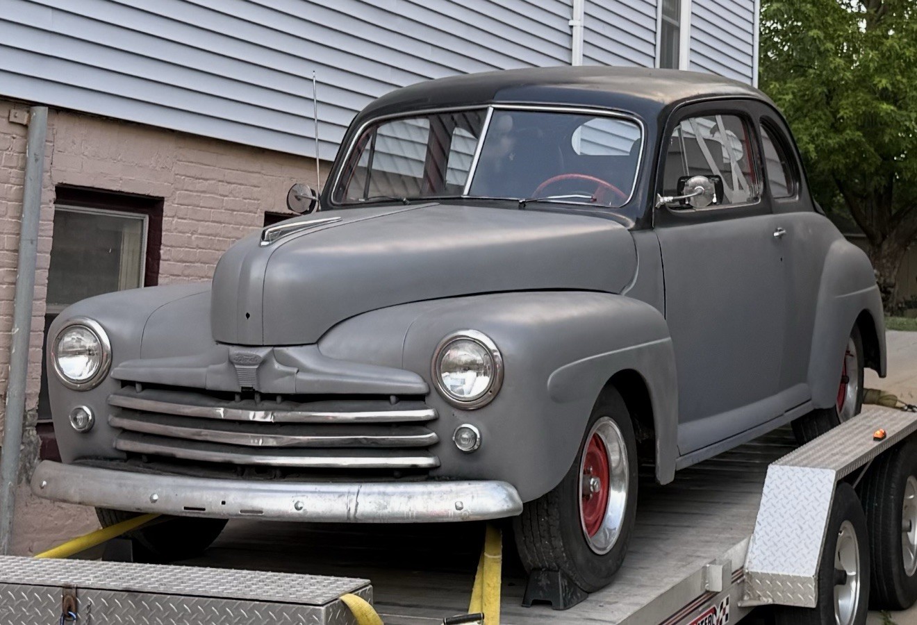 Ford-Deluxe-1948-Coupe-1