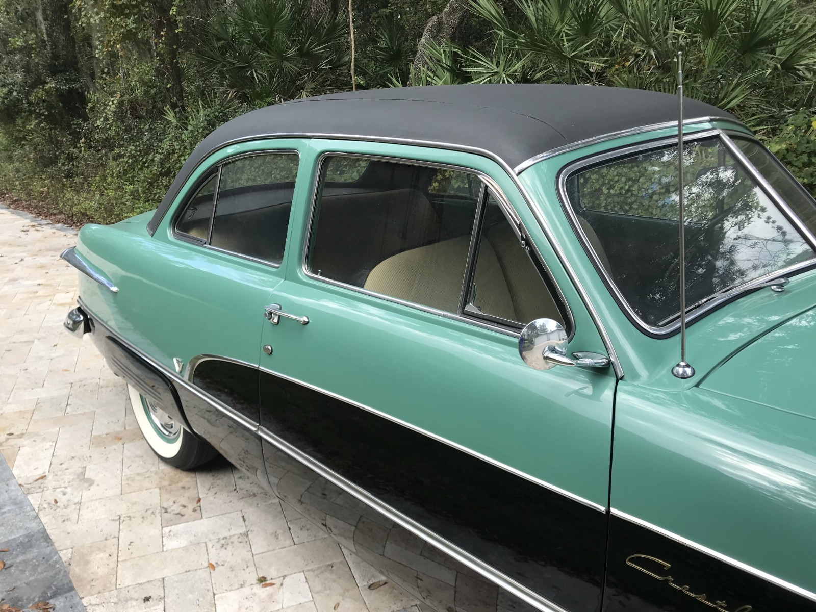Ford-Deluxe-1951-Sedan-11