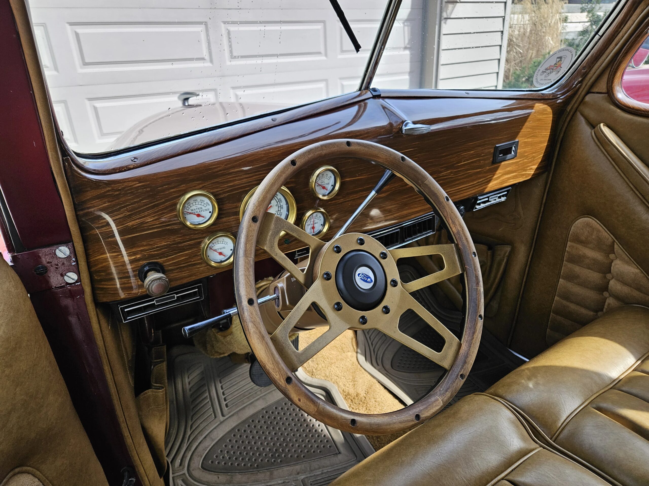 Ford-Deluxe-tudor-1937-Burgundy-Tan-10