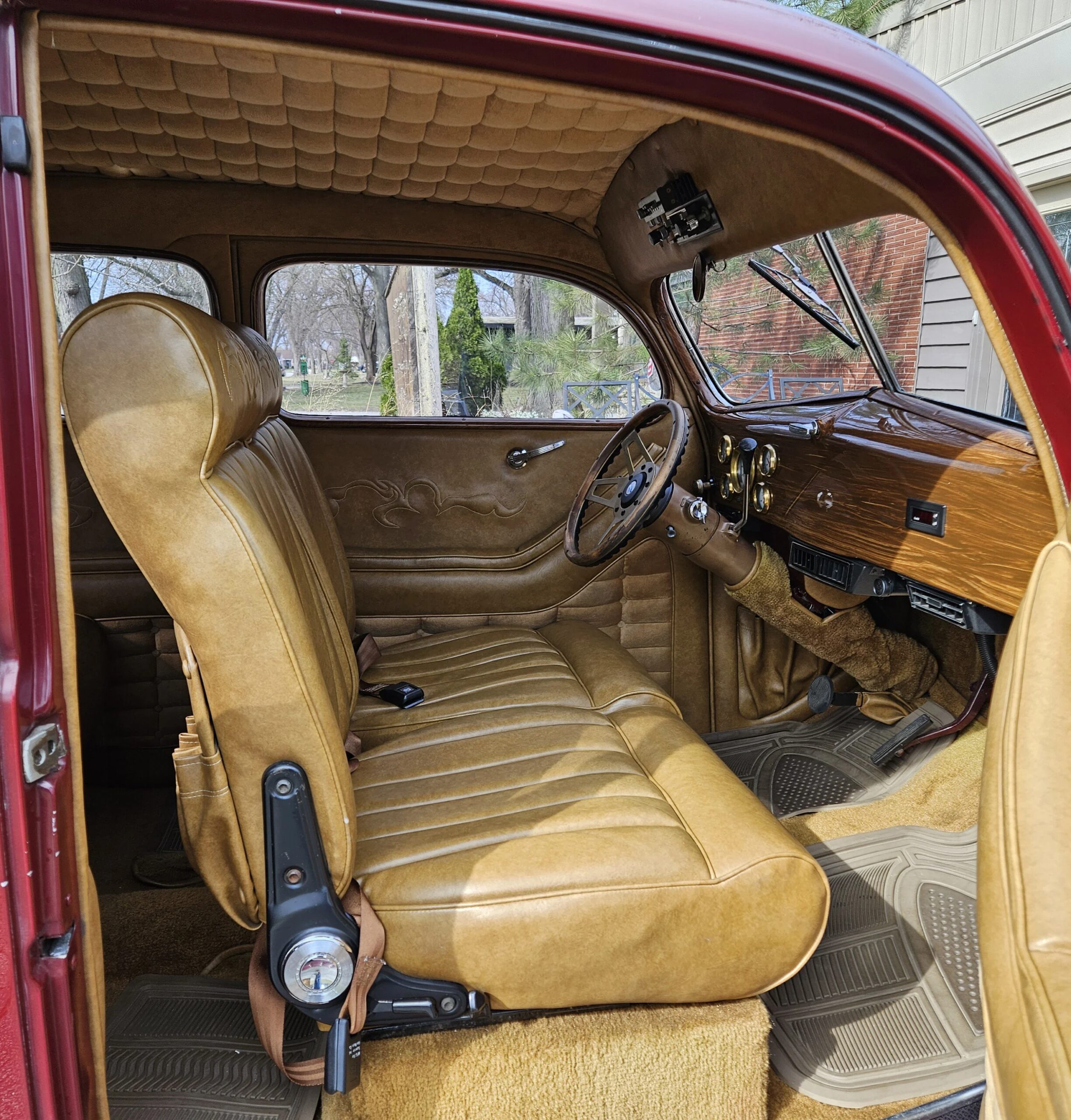 Ford-Deluxe-tudor-1937-Burgundy-Tan-12
