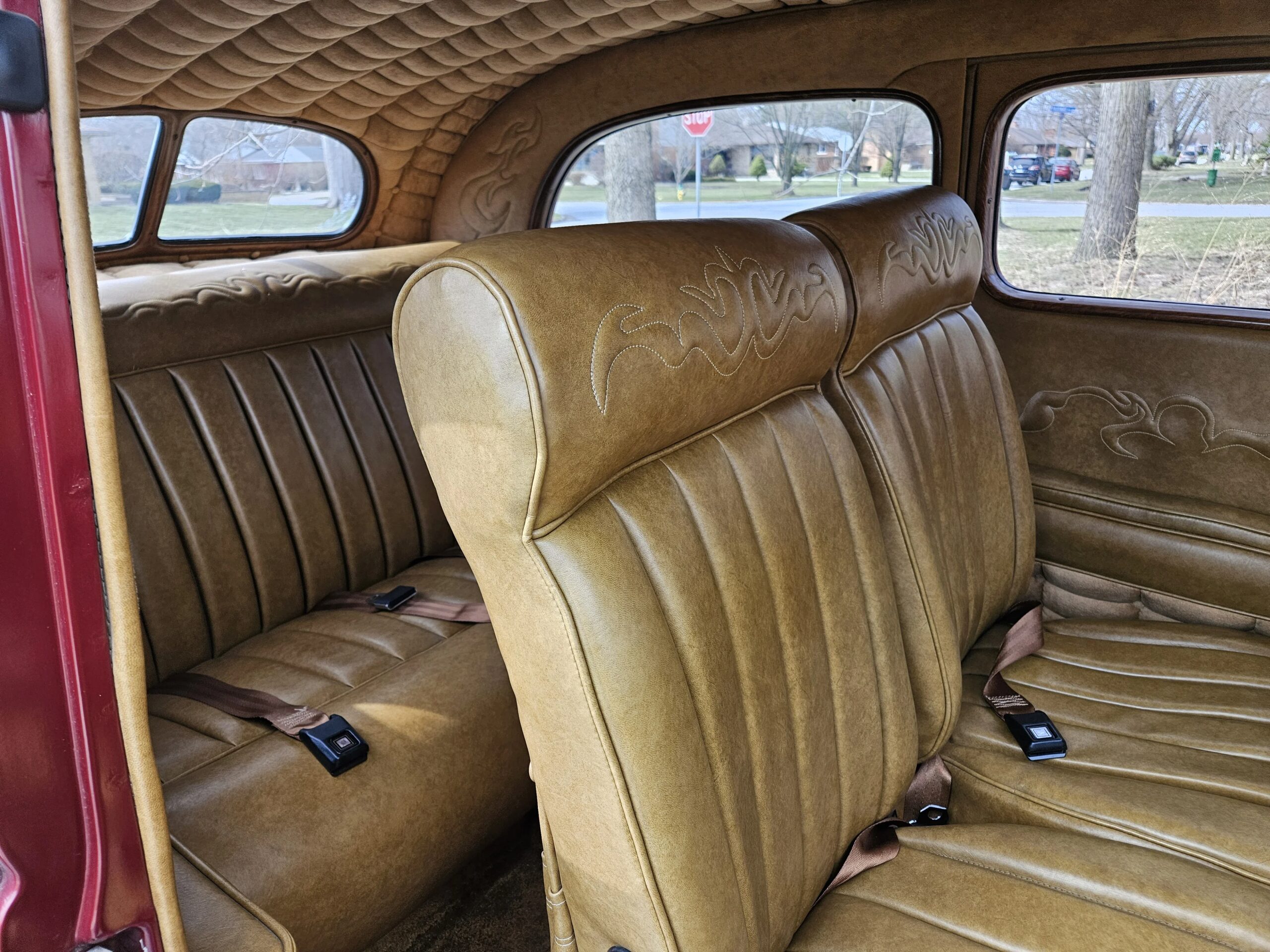 Ford-Deluxe-tudor-1937-Burgundy-Tan-13