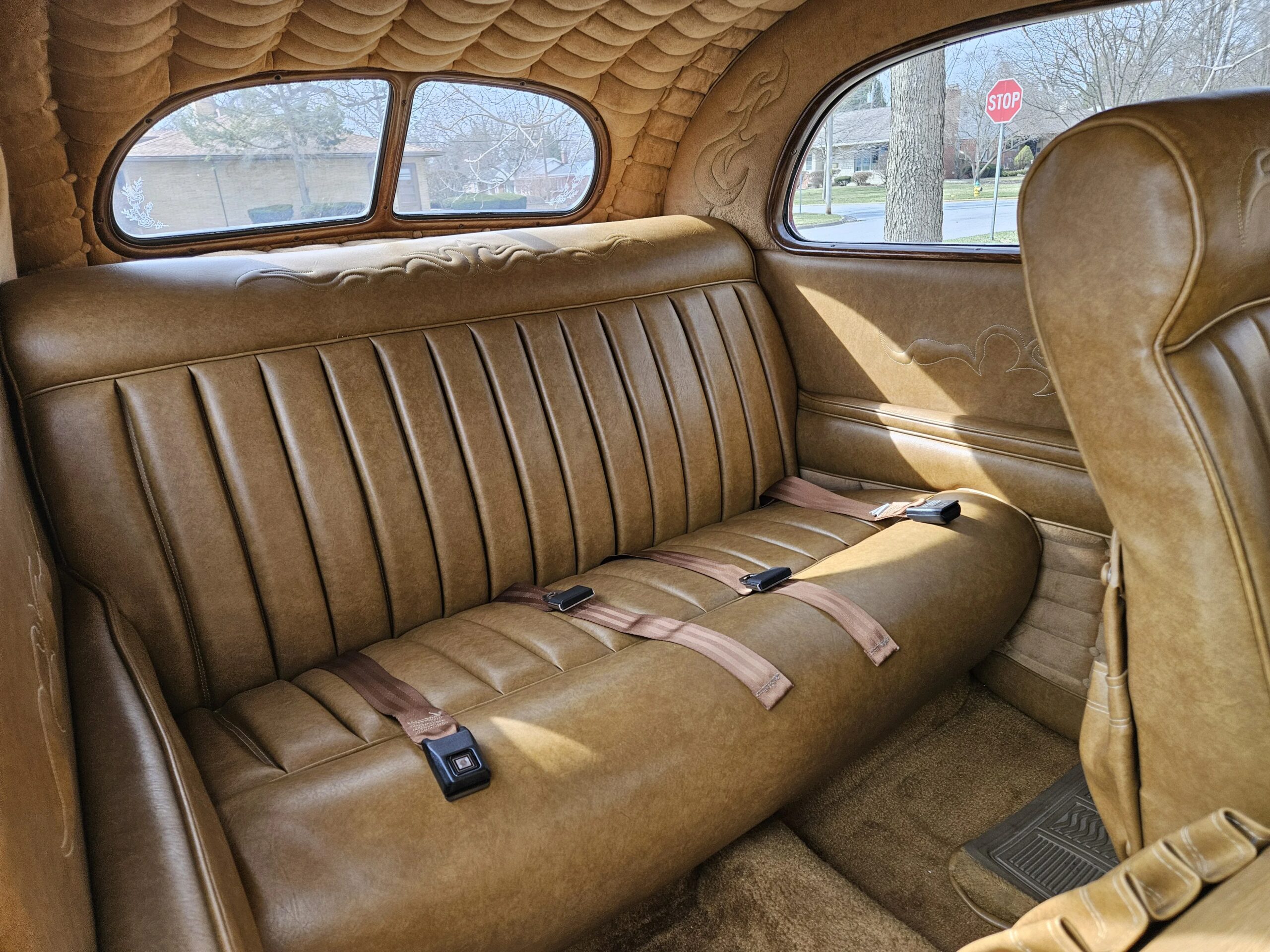 Ford-Deluxe-tudor-1937-Burgundy-Tan-15
