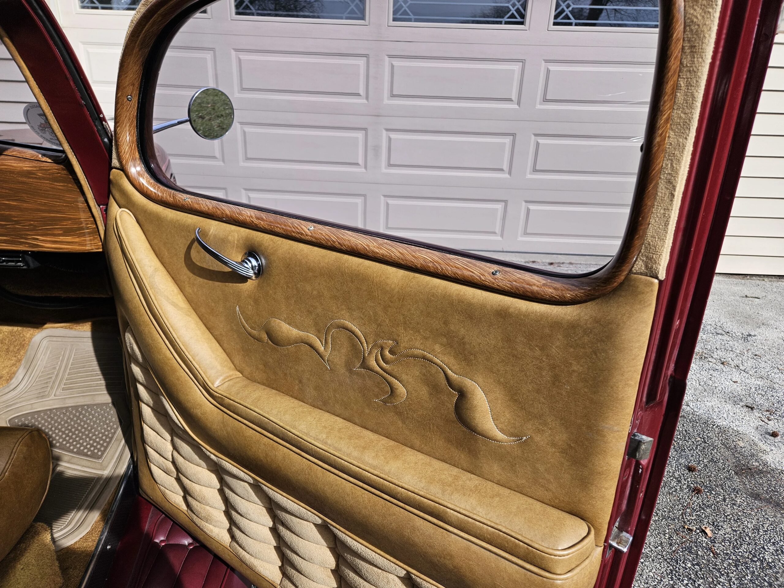 Ford-Deluxe-tudor-1937-Burgundy-Tan-16
