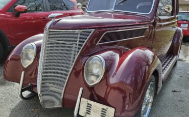 Ford-Deluxe-tudor-1937-Burgundy-Tan-3