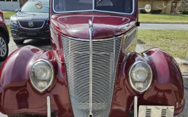Ford-Deluxe-tudor-1937-Burgundy-Tan