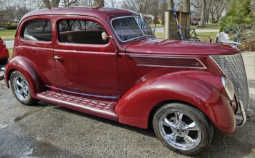 Ford-Deluxe-tudor-1937-Burgundy-Tan-4
