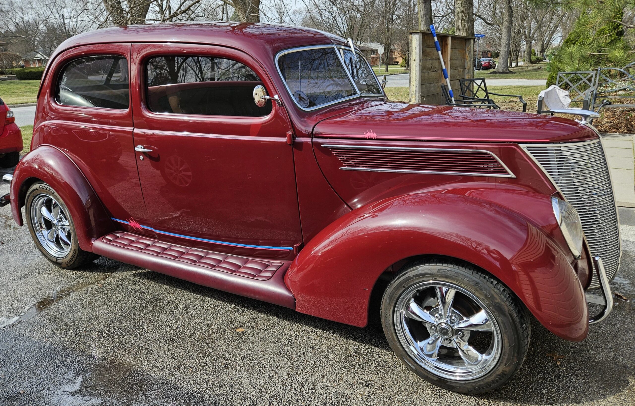 Ford-Deluxe-tudor-1937-Burgundy-Tan-4