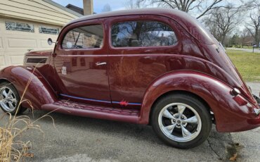 Ford-Deluxe-tudor-1937-Burgundy-Tan-5