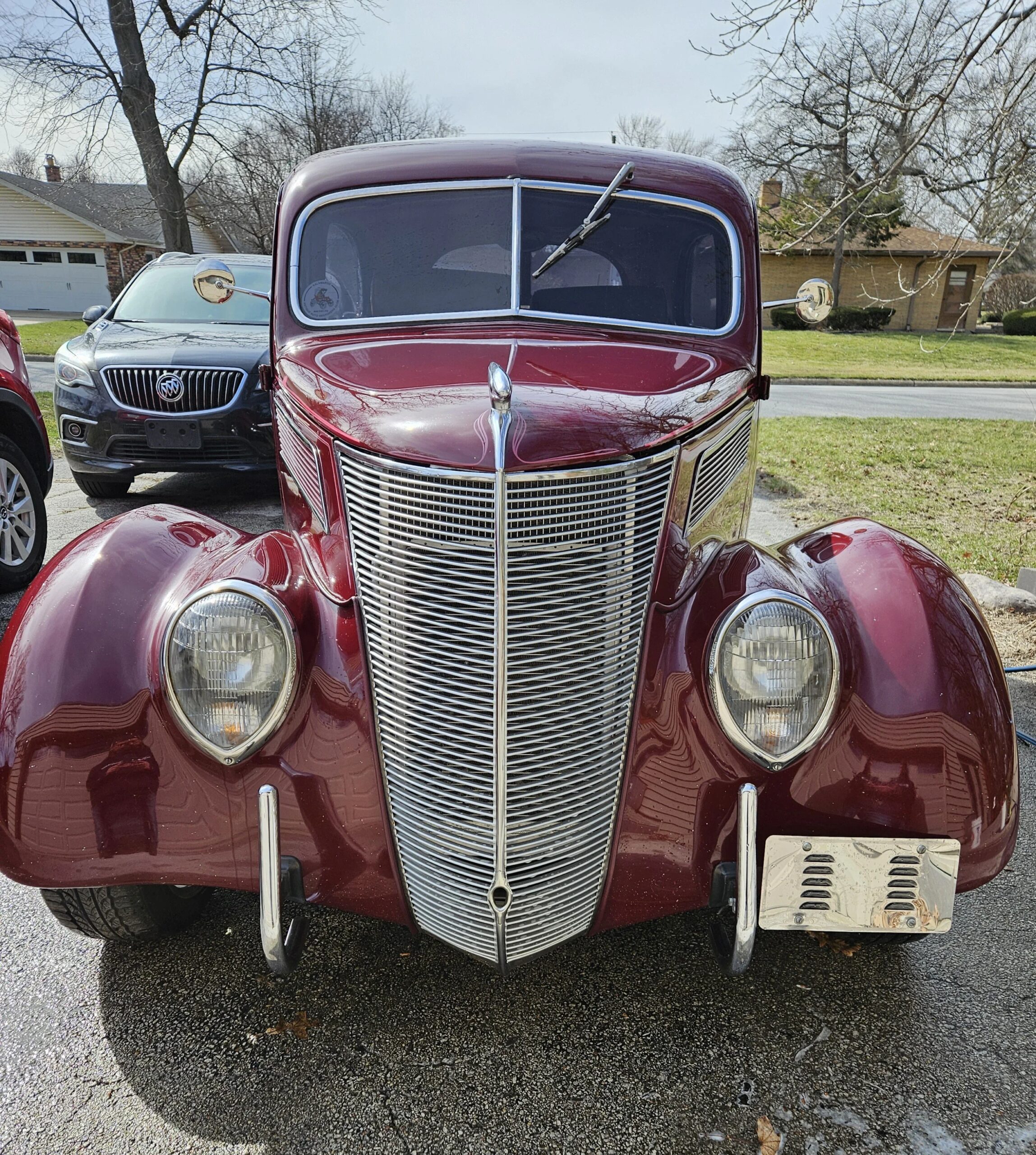 Ford-Deluxe-tudor-1937-Burgundy-Tan