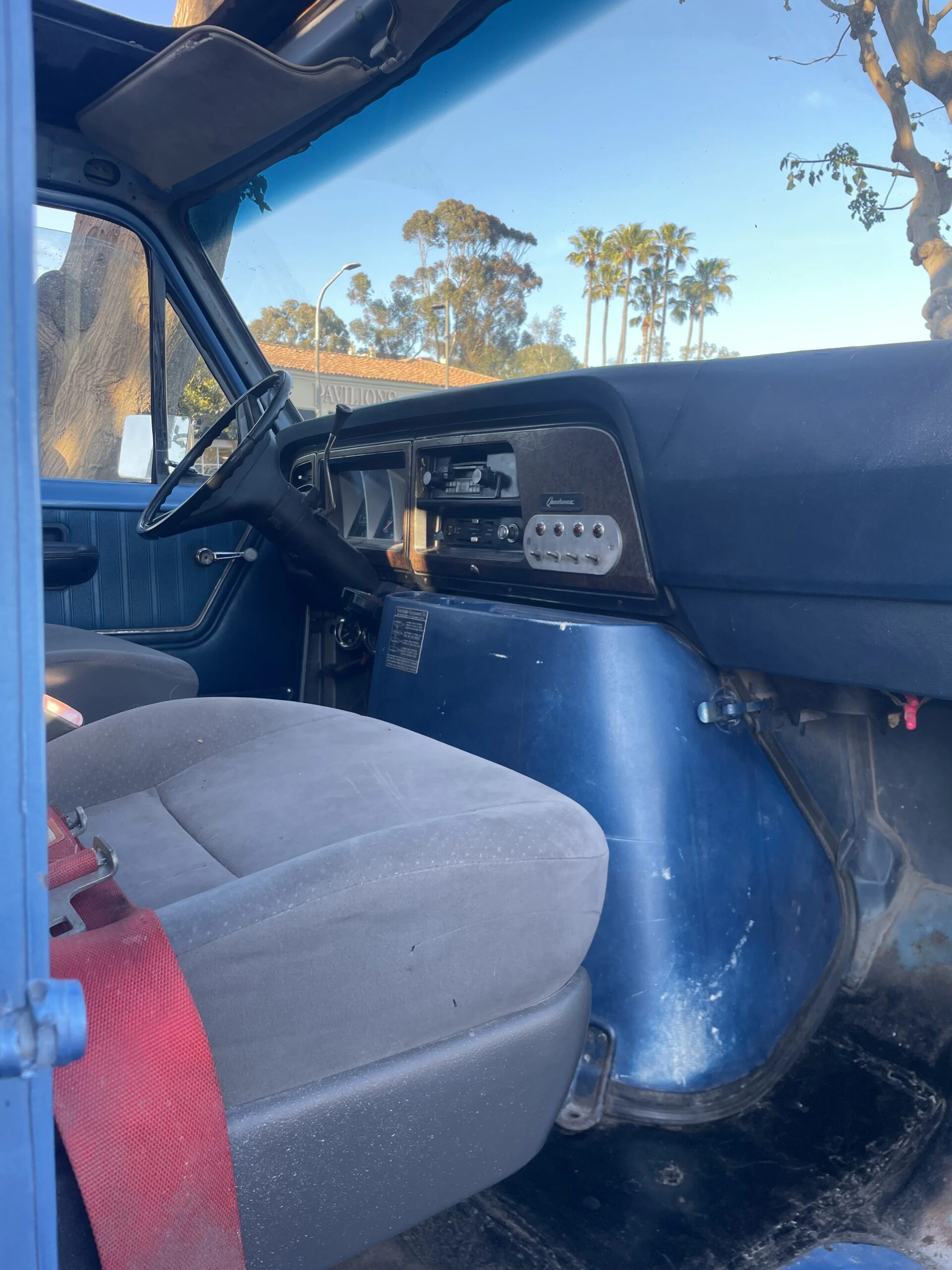 Ford-E-350-and-econoline-350-van-1978-Blue-Black-2