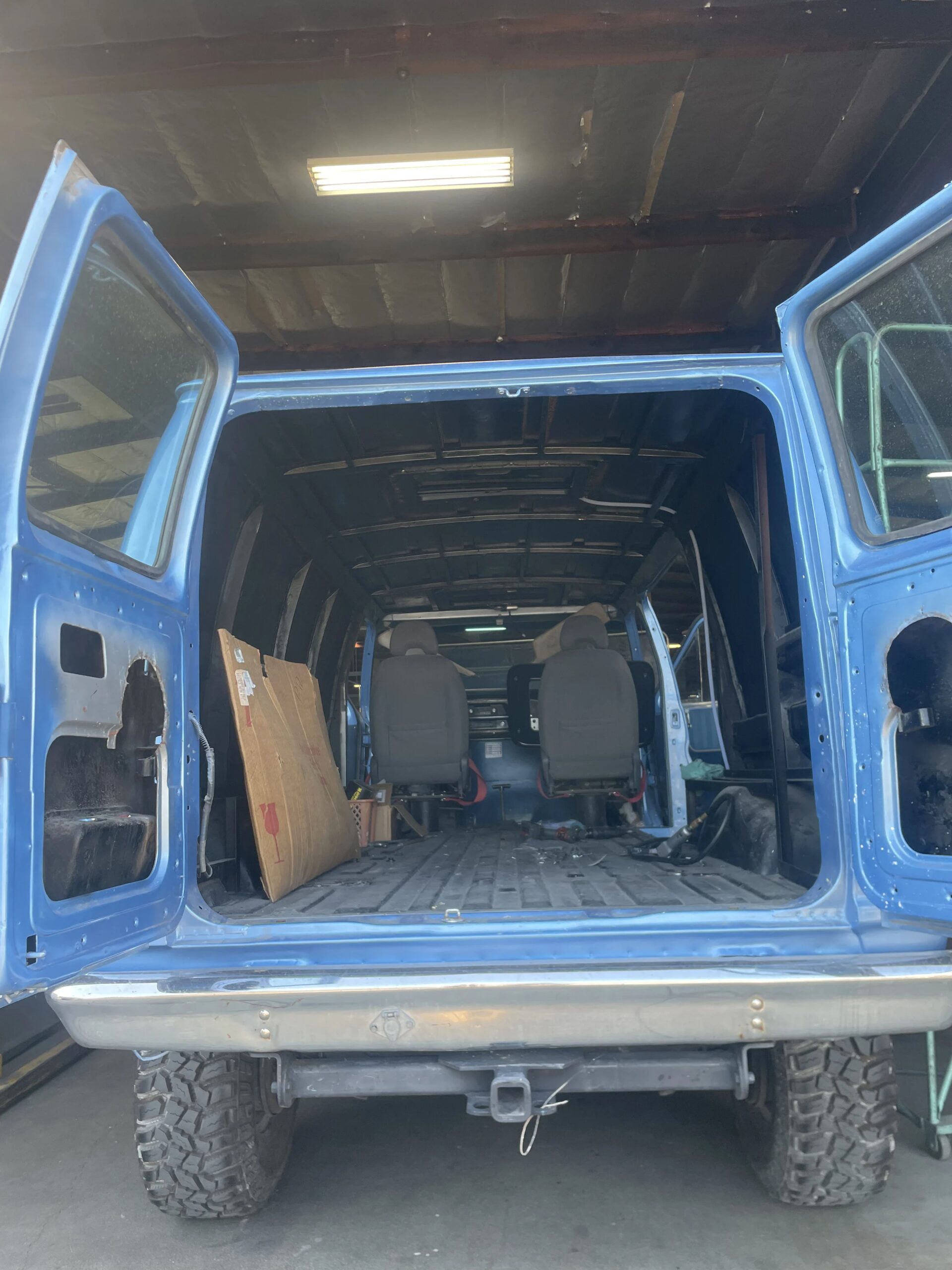 Ford-E-350-and-econoline-350-van-1978-Blue-Black