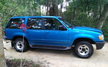 Ford-Explorer-1996-SUV-1
