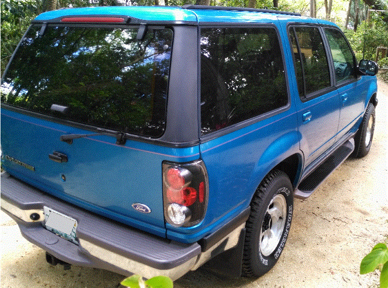 Ford-Explorer-1996-SUV-12