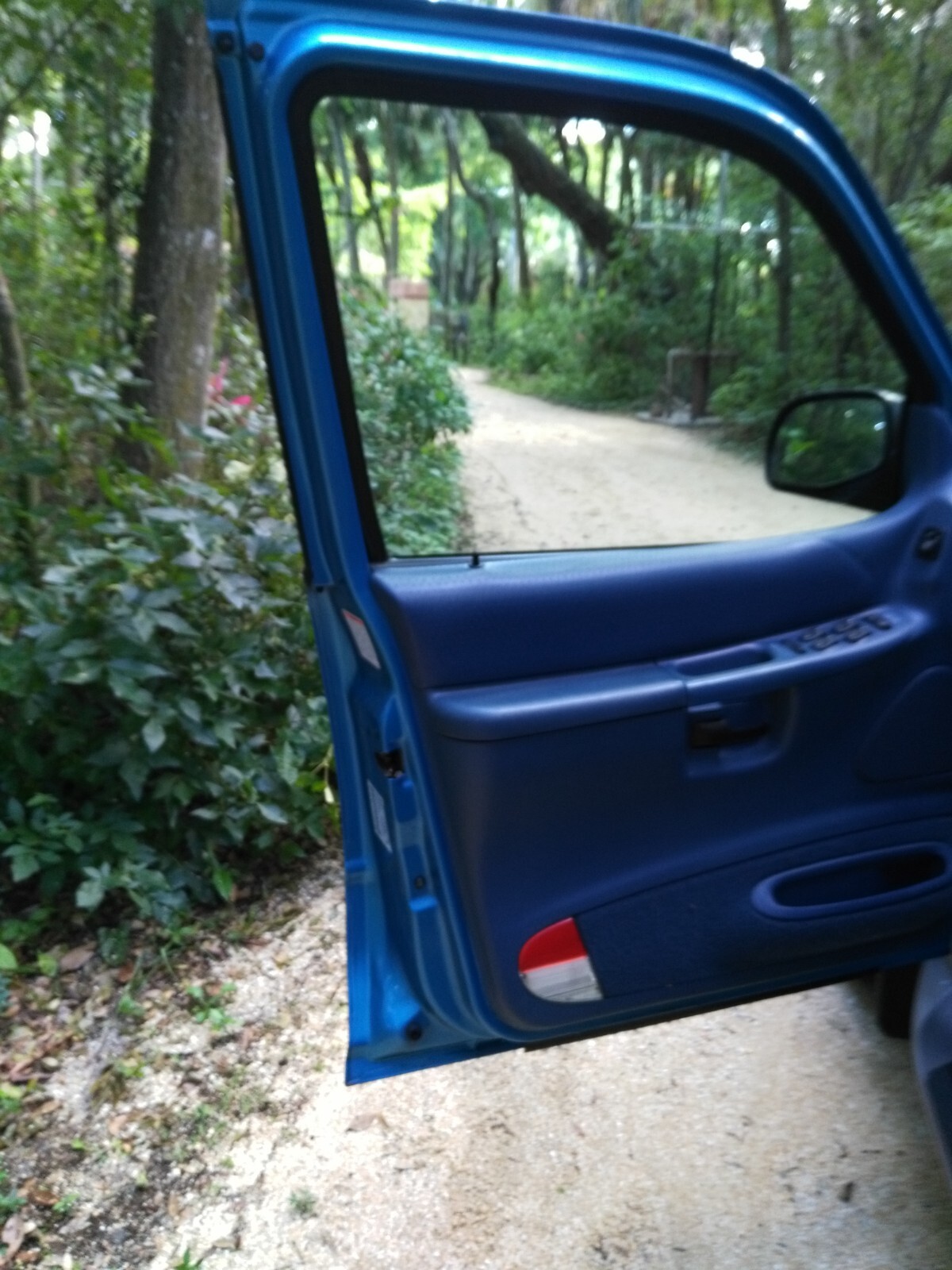 Ford-Explorer-1996-SUV-3