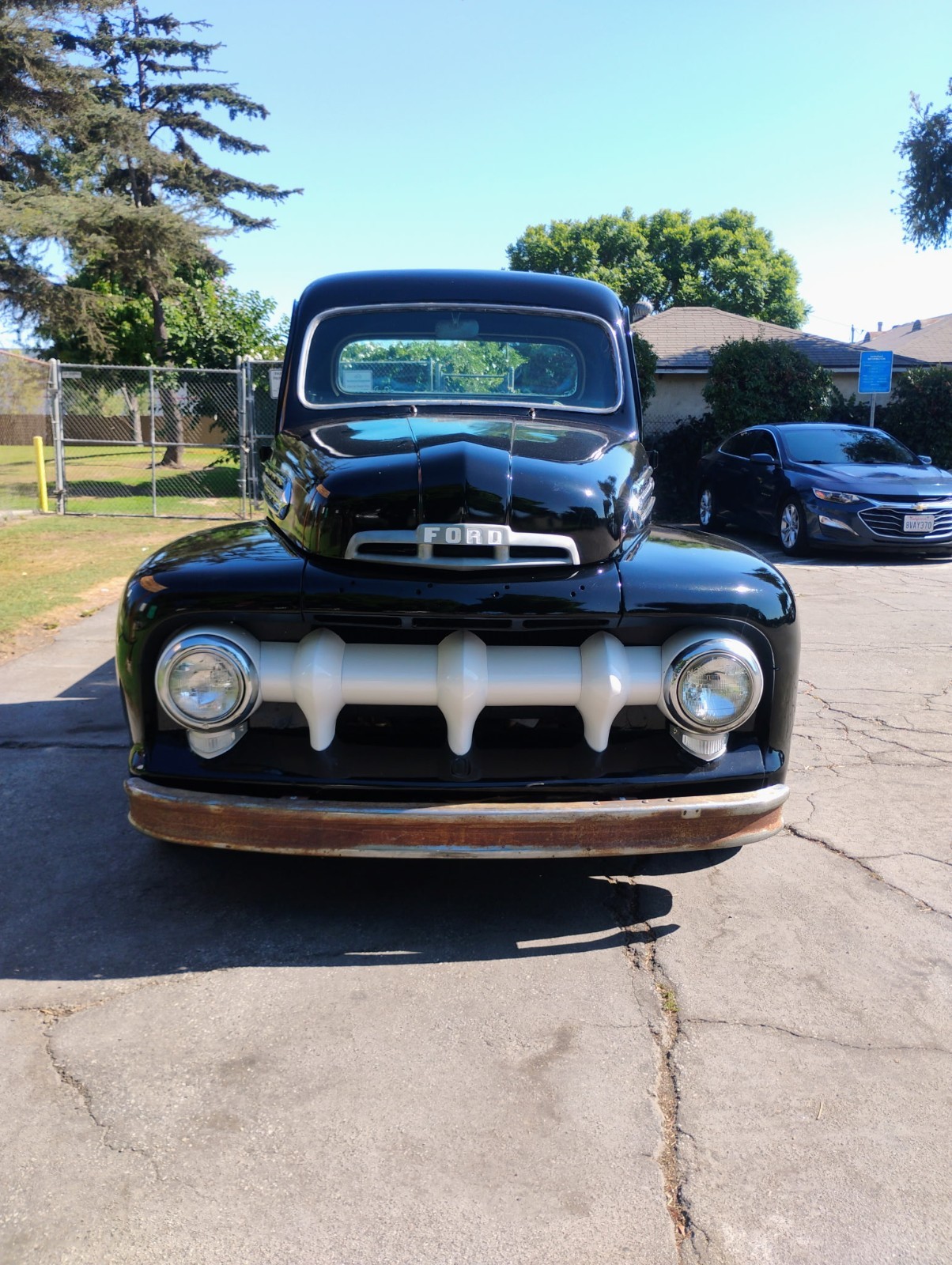 Ford-F-100-1951-Crew-Cab-Pickup-2