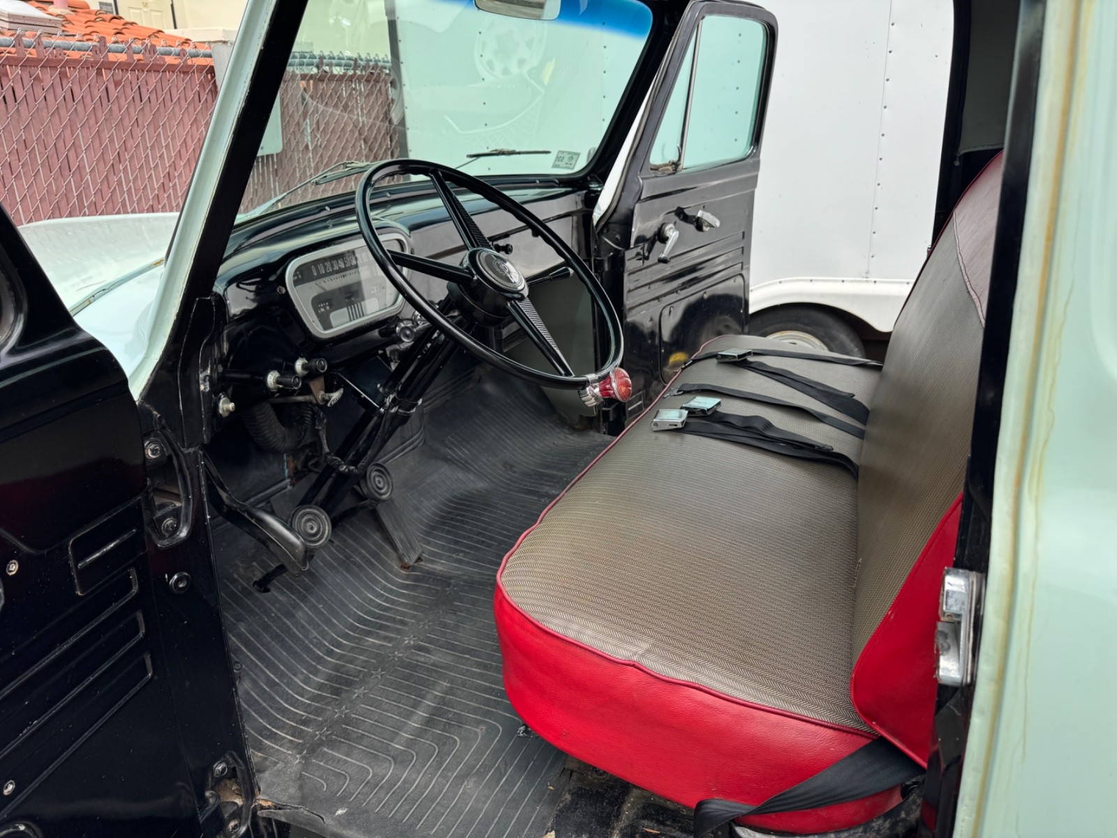Ford-F-100-1953-Pickup-Truck-11