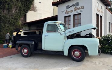 Ford-F-100-1953-Pickup-Truck-2