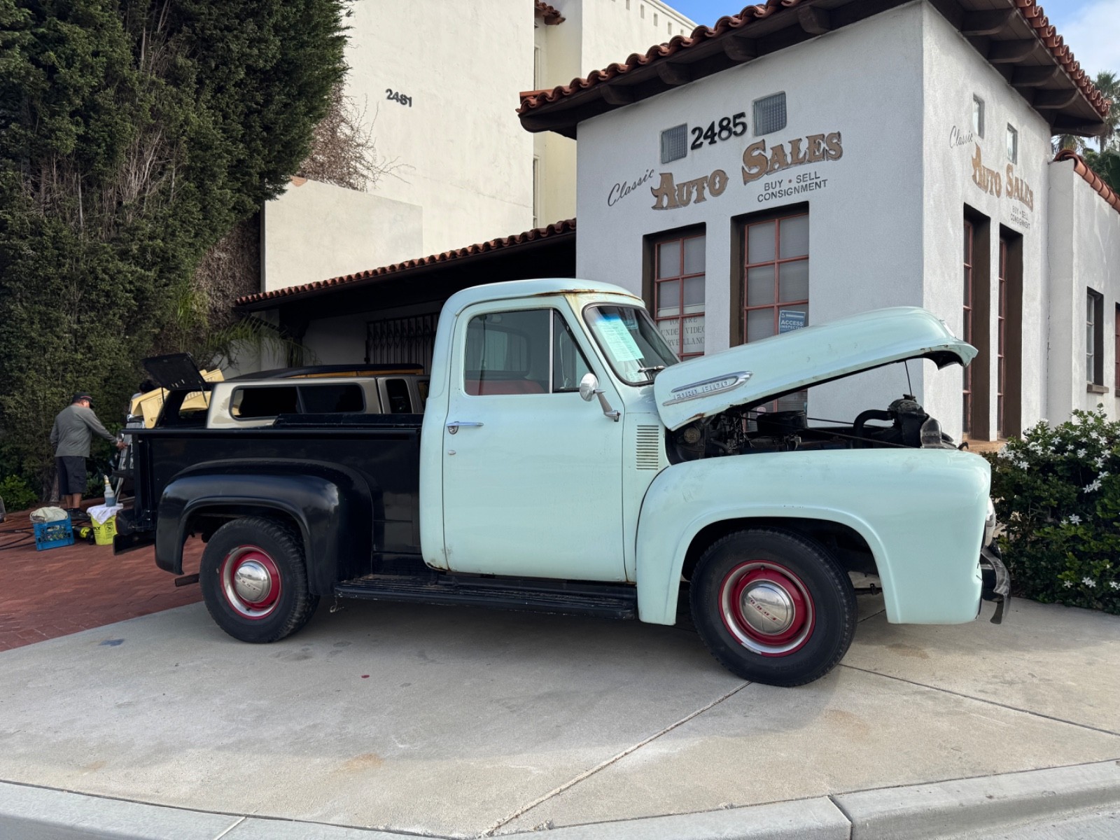 Ford-F-100-1953-Pickup-Truck-2