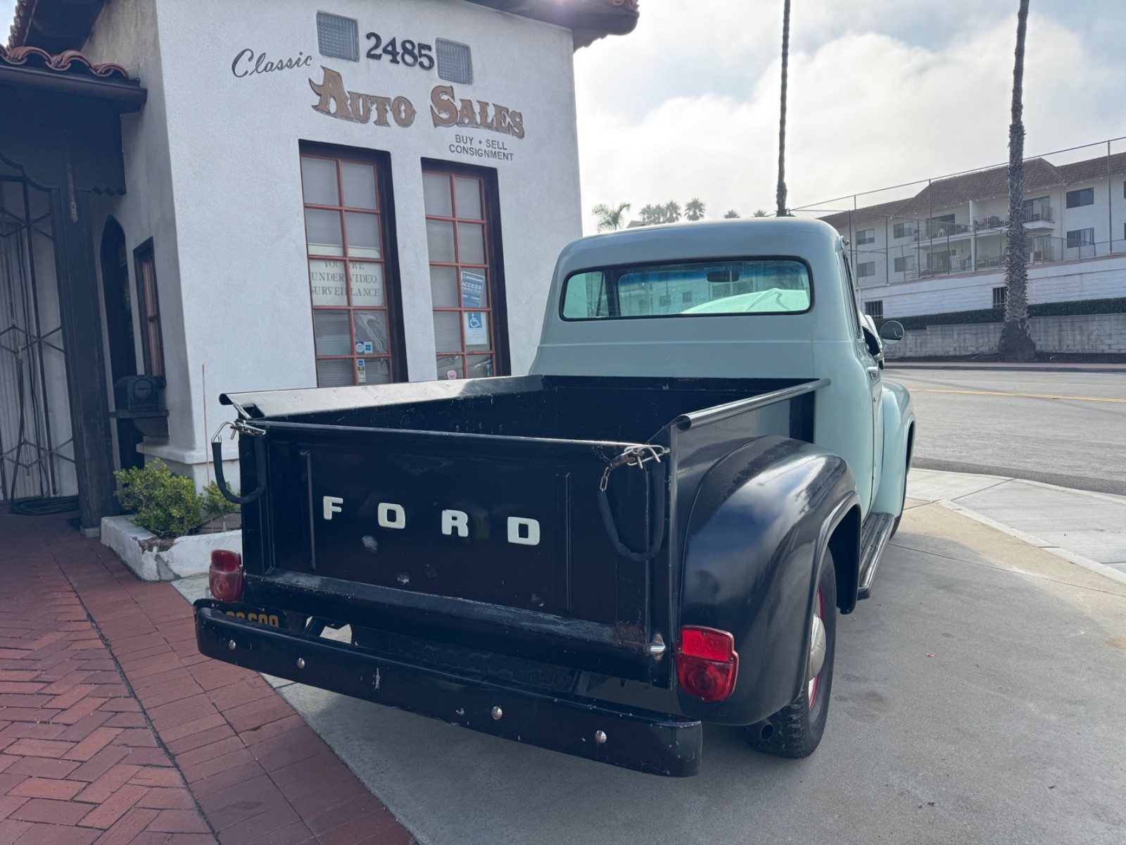 Ford-F-100-1953-Pickup-Truck-3