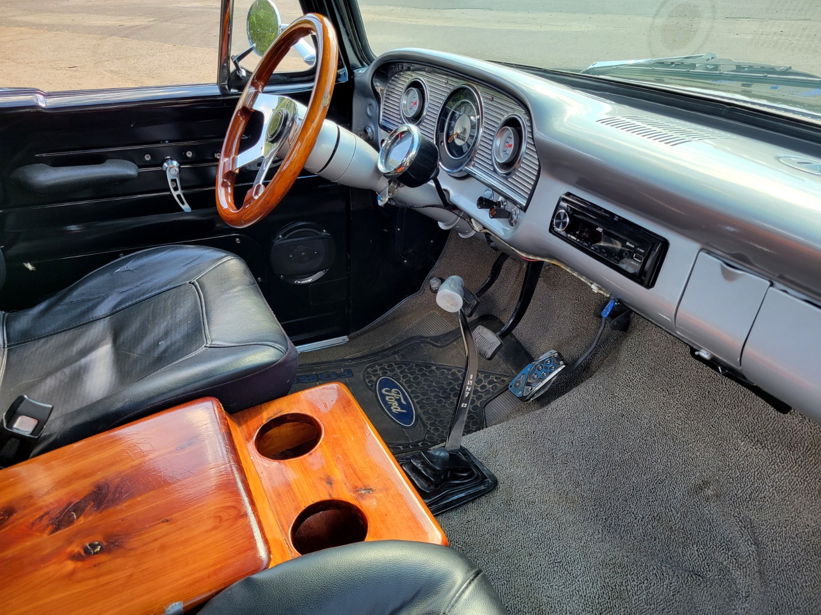 Ford-F-100-1965-Standard-Cab-Pickup-18