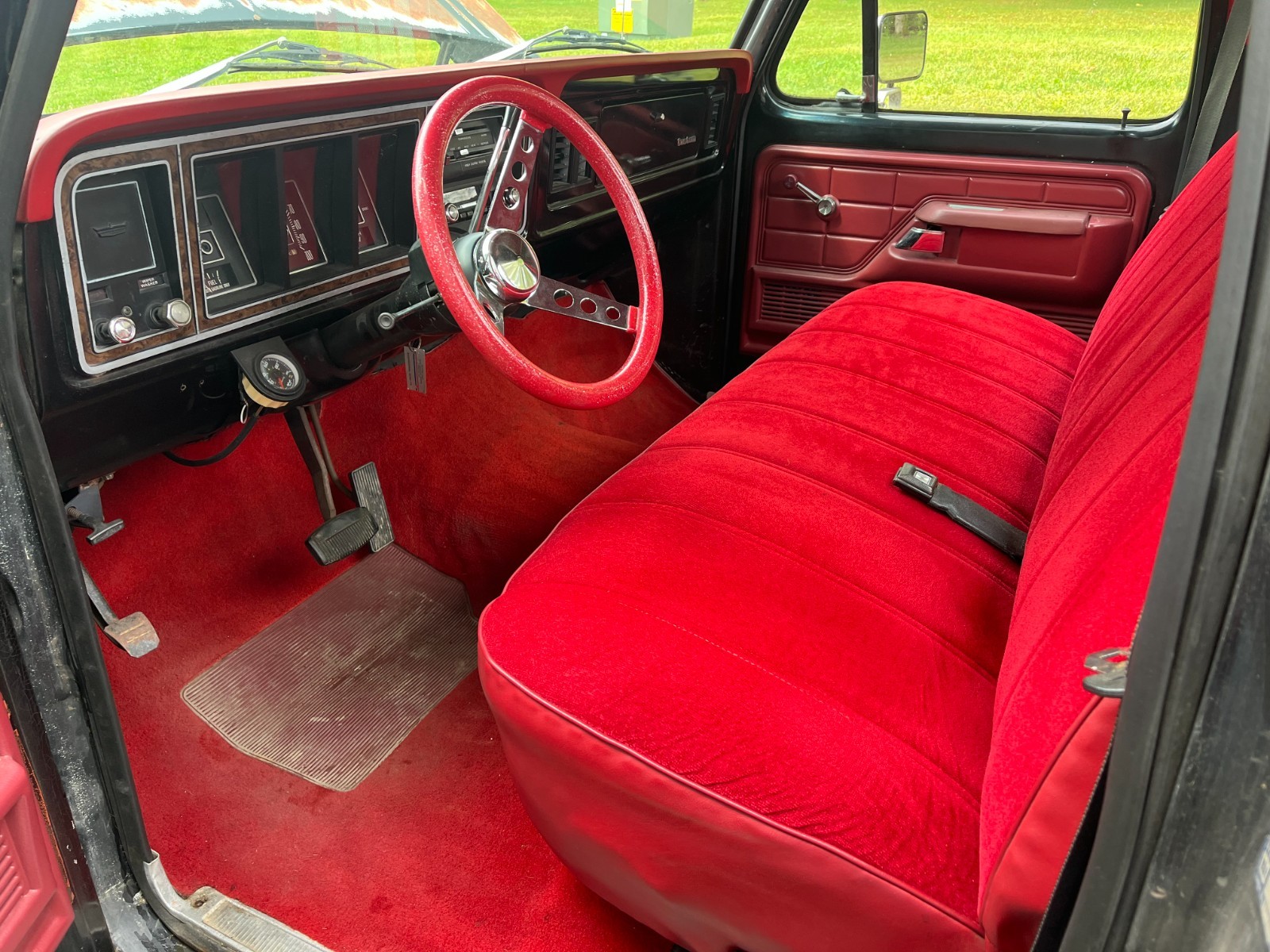 Ford-F-100-1976-Standard-Cab-Pickup-10