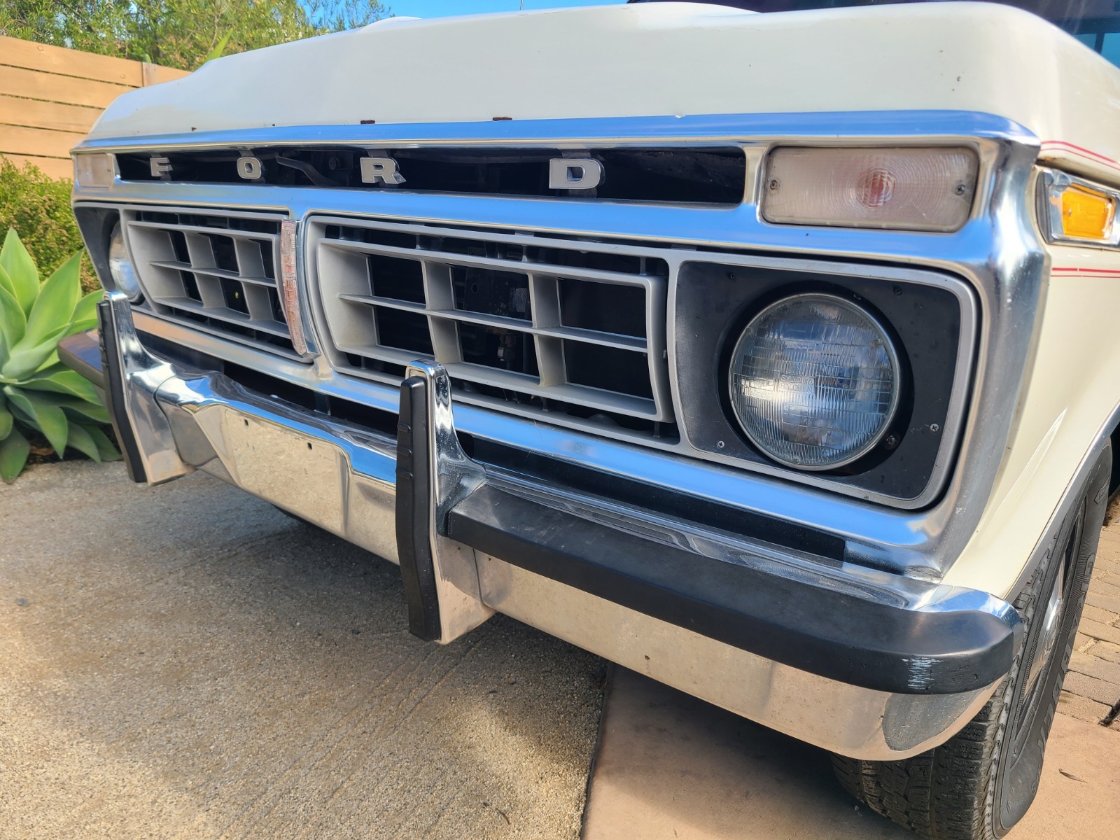 Ford-F-150-1976-Standard-Cab-Pickup-11