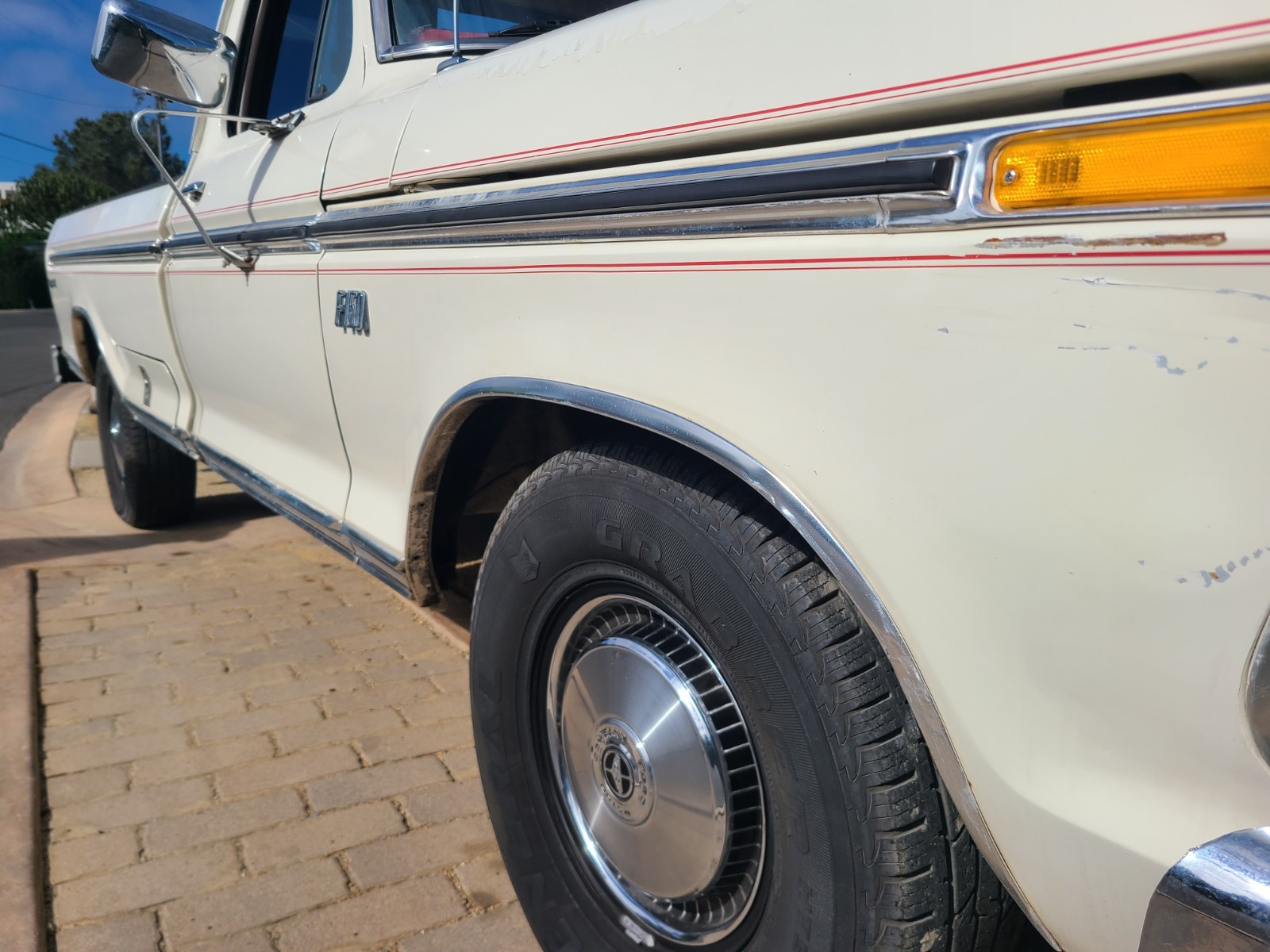 Ford-F-150-1976-Standard-Cab-Pickup-3