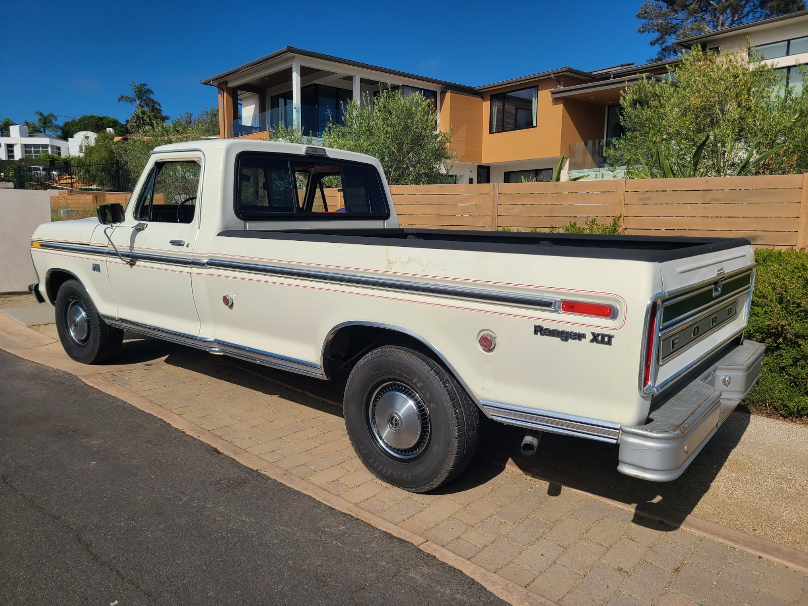 Ford-F-150-1976-Standard-Cab-Pickup-8