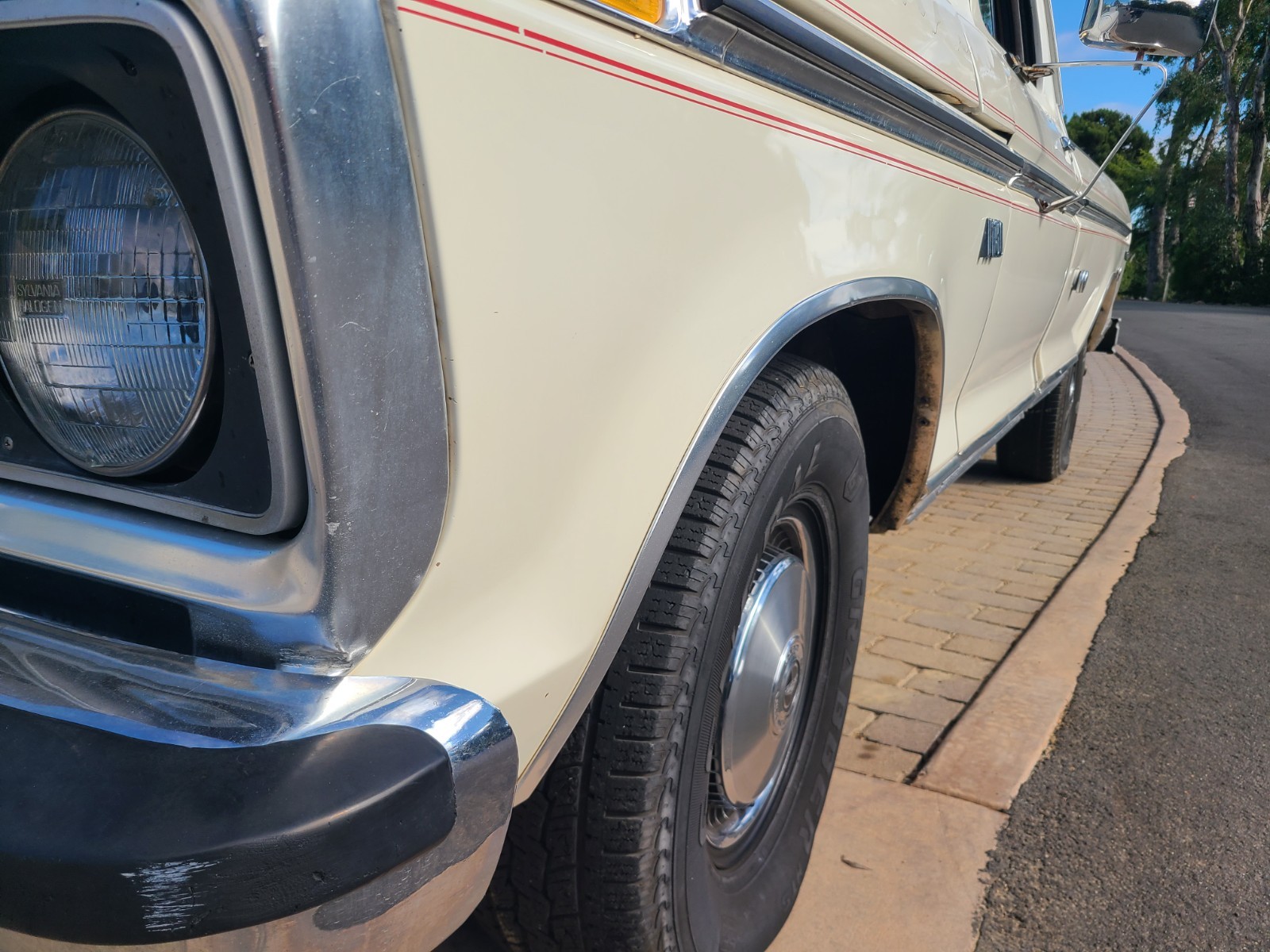 Ford-F-150-1976-Standard-Cab-Pickup-9