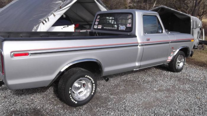 Ford-F-150-1977-Silver-11
