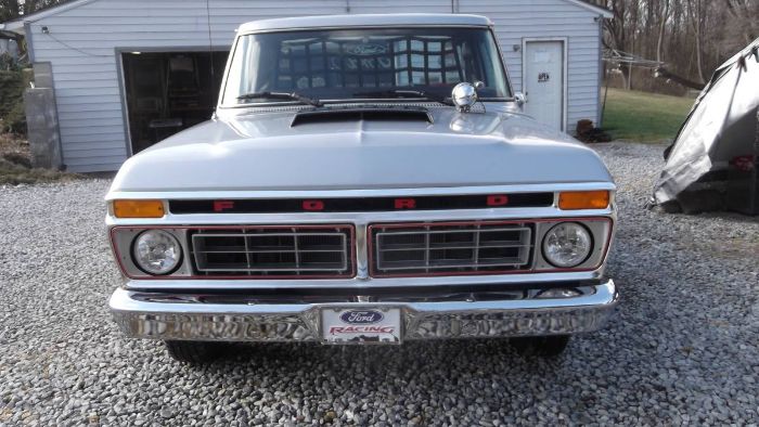 Ford-F-150-1977-Silver-2