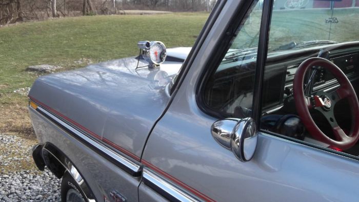 Ford-F-150-1977-Silver-3