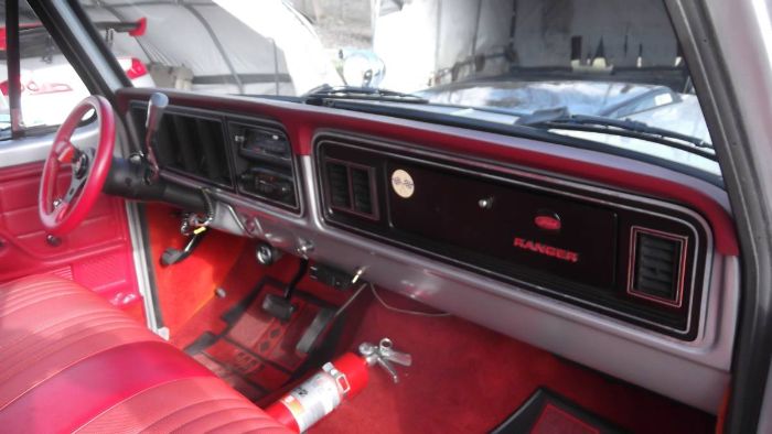 Ford-F-150-1977-Silver-7