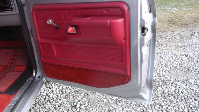 Ford-F-150-1977-Silver-9