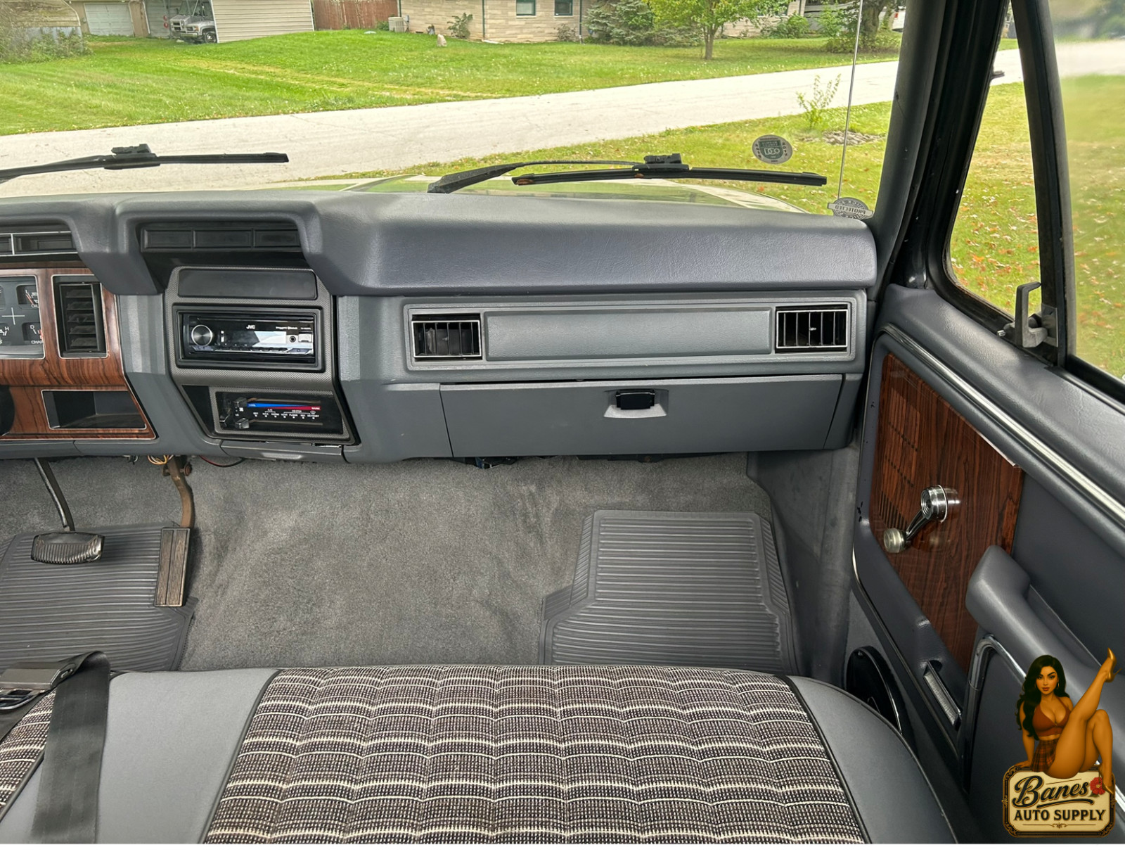 Ford-F-150-1984-Standard-Cab-Pickup-13