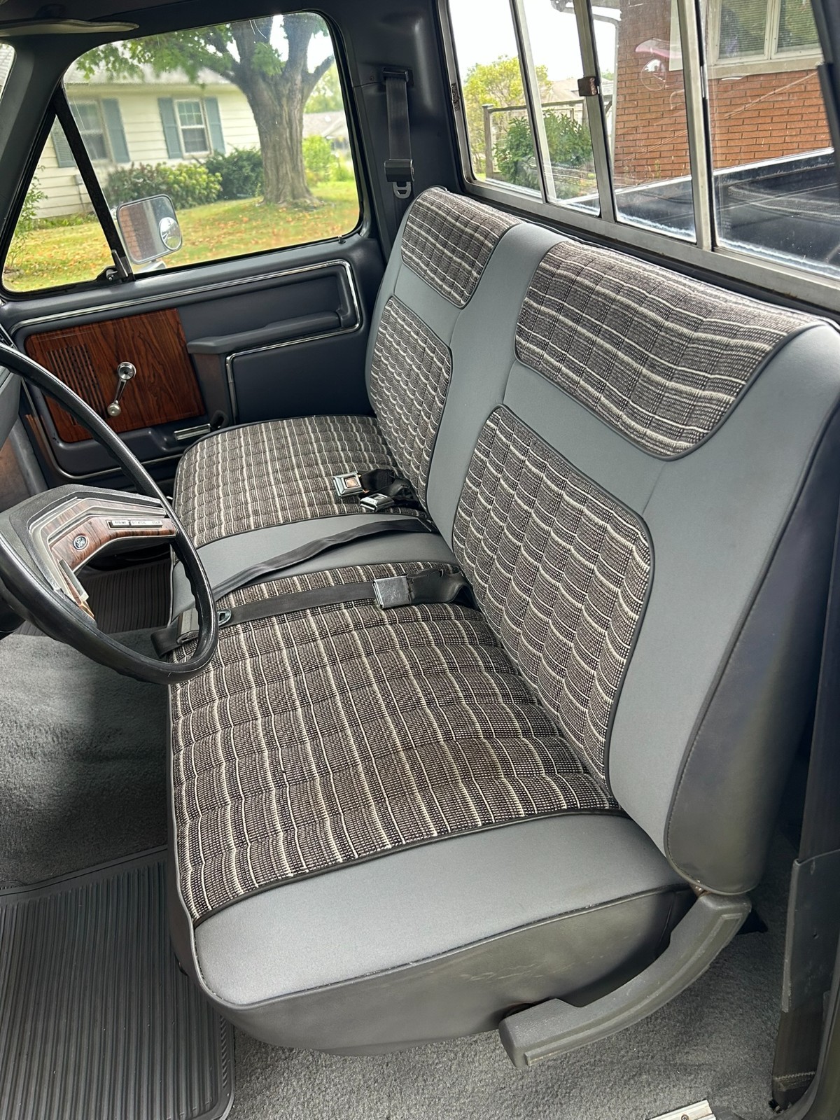 Ford-F-150-1984-Standard-Cab-Pickup-14